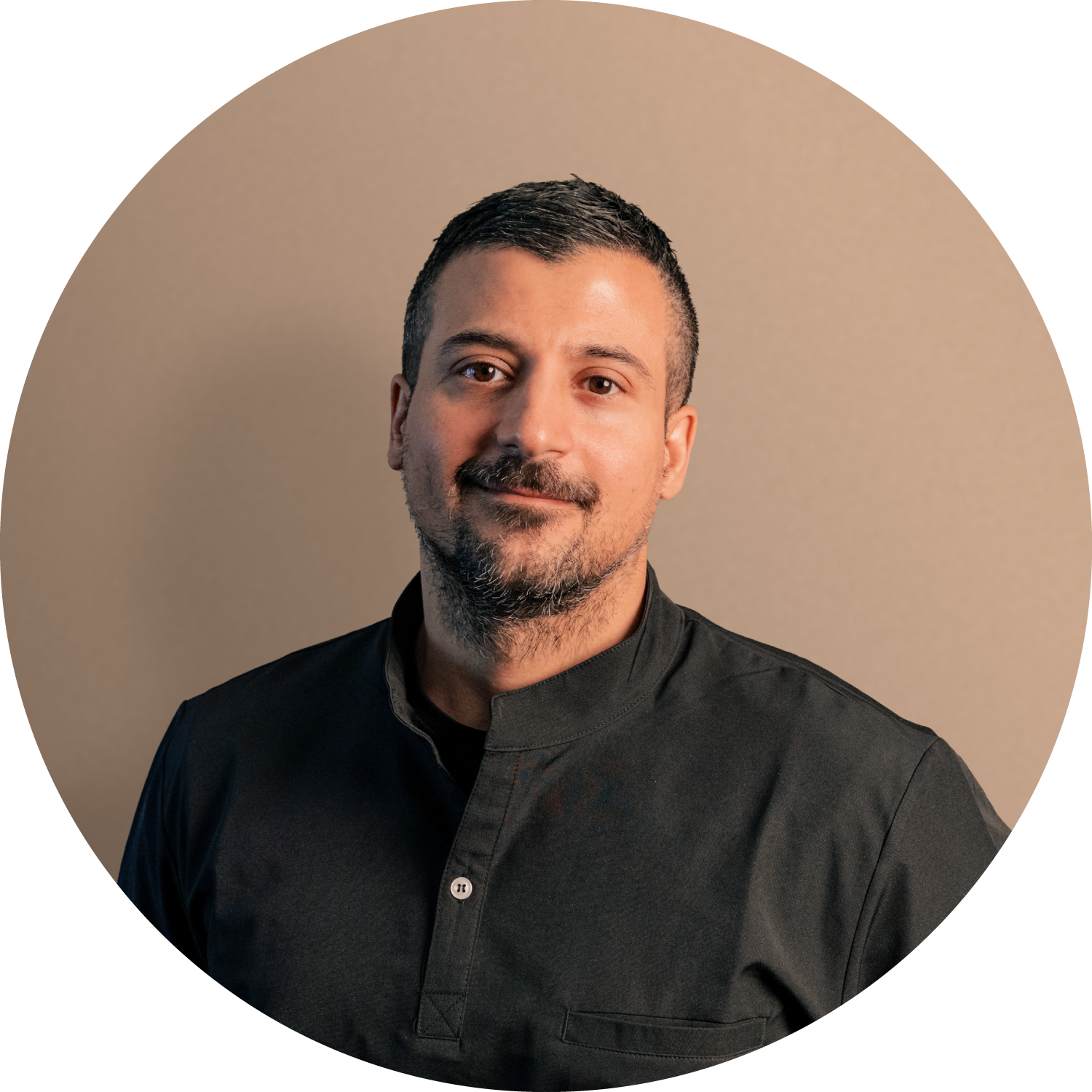 Dr. Farzan Javad, lege og daglig leder hos Benhelse